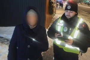 У Луцьку патрульні допомогли розгубленій жінці повернутися додому