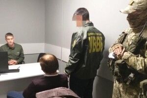 Ані липові документи, ані чималий хабар не допомогли іноземцю потрапити в Україну (Фото, відео)