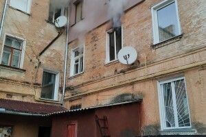 У Благодатному бійці ДСНС під час гасіння пожежі врятували чотирьох дорослих і двох дітей
