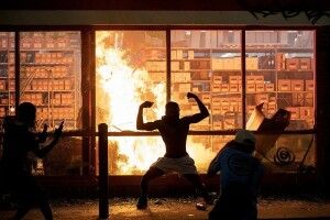 США: протести через вбивство в Міннеаполісі охопили всю країну