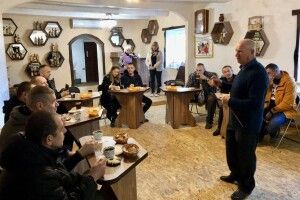 На Волині захисники відвідали музей бджільництва