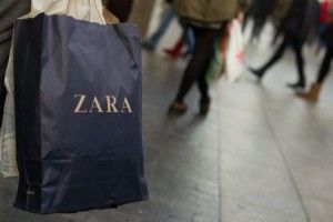 Модний одяг від Zara, а на етикетці - скарги на роботодавця 