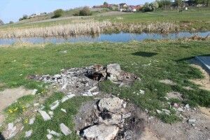 У волинській громаді вандали зруйнували зону відпочинку, облаштовану торік