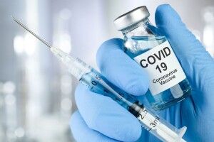 Коли вакцину від COVID-19 зможуть масово застосовувати в Україні