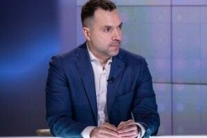 Арестович «анонсував» війну з росією до 2035 року й дав пораду українцям