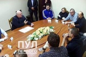 Двох політв'язнів відпустили з СІЗО після зустрічі з Лукашенко