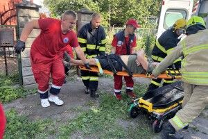 У Рівному чоловіка з інсультом довелося діставати з підвалу