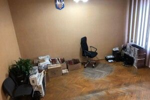 Колишні заступники мера волинського міста, полишаючи посади, забрали й меблі (Фото)