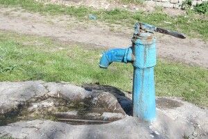 Подвійна доза нітратів: жителів однієї з громад на Волині попередили про небезпечну воду з колонки