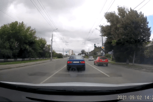 У Луцьку авто поліції поїхало на червоне світло світлофора (Відео)