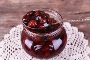 Жінка передала чоловікові в Луцьке СІЗО банку вишневого варення, а в ньому – 17 таблеток метадону