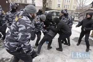 Під судом, де обирають запобіжний захід Труханову, побилися націоналісти з тітушками