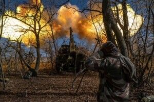 Оборона Бахмута є ключовою для стійкості всього фронту — Залужний 