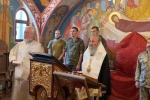 Предстоятель УПЦ Онуфрій зустрівся із полоненими росіянами (Фото)