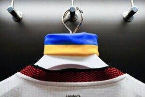 Капітани клубів англійської Прем'єр-ліги носитимуть жовто-блакитні пов'язки