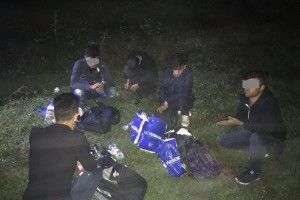 Затримали 12 незаконних мігрантів