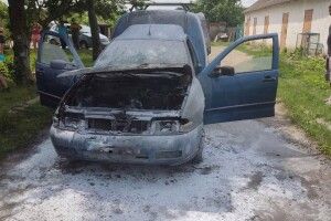 На Рівненщині авто спалахнуло під час руху