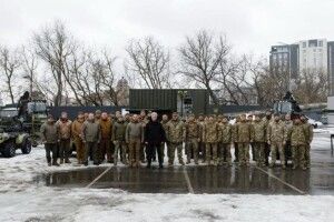 Порошенко передав екскаватори, антидронові сітки та квадроцикли у 9 підрозділів ЗСУ