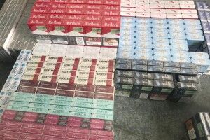 Два «Мерседеси» вилучили на кордоні через приховані сигарети (Фото, відео)