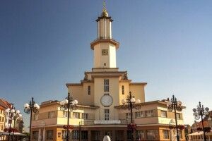 Мер Івано-Франківська закликав мешканців виїхати з міста на три дні