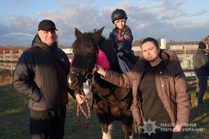 На Волині лікуванню бійців допомагають і коні