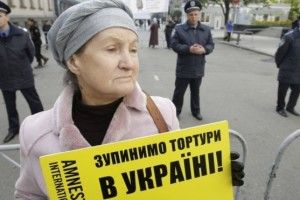 «Катували і катують далі»: правозахисники про тортури в поліції