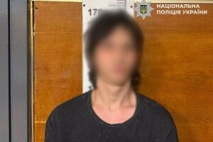У Києві підліток завдав 5 ножових ударів поліцейському