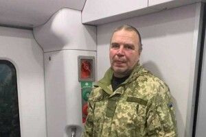 Військового у поїзді вигнали у тамбур: в Укрзалізниці пояснили, що сталося