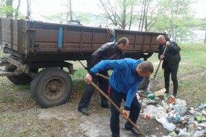 Озеро Святе прибрали від сміття