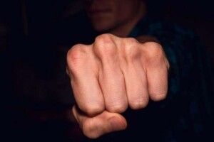 У Зарічному 22-річний молодик забив до смерті 62-річного односельця