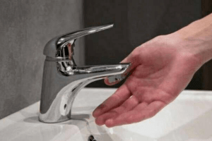 Луцькводоканал відімкнув воду у центрі міста: ліквідовує прорив