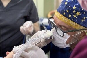 Два роки боротьби за кожен ковток: у Львові хірурги врятували дитину, яка випадково випила побутову хімію