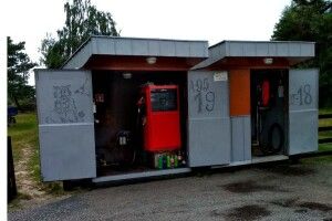 На Рівненщині селянин облаштував на власному подвір'ї підпільну АЗС