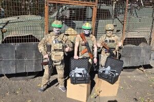 На Волині громада передала військовим квадрокоптери
