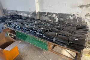 На Львівщині у «Мерседесі» знайшли російські порошки та африканські кучері