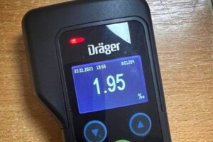 У Луцьку п'яний водій ледь не збив жінку і залишив авто посеред дороги