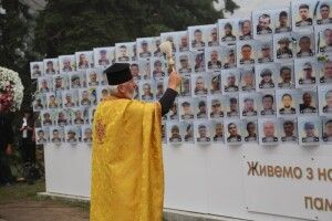 У Луцьку відкрили фотостенд «Живемо з надією. Пам’ятаємо. Чекаємо» (Фото)