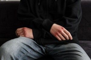 Побиття на Білому озері Рівненщини: жінка померла, директор РАЕС відреагував на публікації про нього і сина-підозрюваного (Відео)