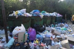 У квартирі «колекціонера» сміття знайшли труп чоловіка та скелет жінки