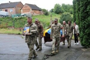 На Волині громада провела в засвіти молодого захисника