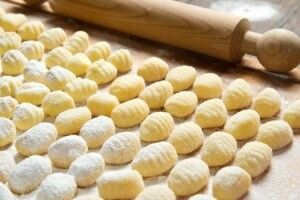 Ото дискусія: Чим нагодували учнів у сільській школі на Волині – ньоками, кльоцками чи галушками