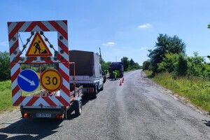На автошляхах Волині продовжуються ремонтні роботи