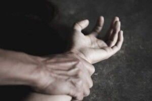 Домовився з батьком: 53-річний чоловік ґвалтував двох неповнолітніх сестер