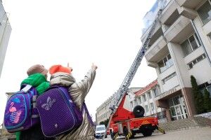 Масштабні навчання: у Луцьку «горіла» бібліотека університету (Відео)