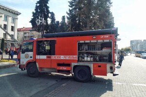 У центрі Луцька працюють п'ять бригад пожежників (Фото, відео)