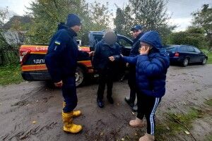 На Волині усім миром понад добу шукали грибника