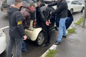 Злапали злодійську банду, яка патрала квартири українців (Фото)