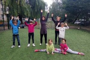 Похмурого ранку лучани влаштували зарядку та естафету