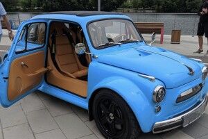 Зеленського просять відновити виробництво «Запорожців» – аби українці не купували потриманих «Фольксвагенів» та «Пежо»