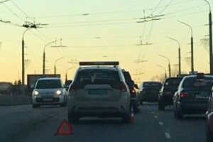 У Луцьку сталася аварія на шляхопроводі: рух – ускладнено (Фото)